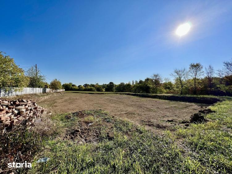 Teren de 6000 mp, în Dămăroaia