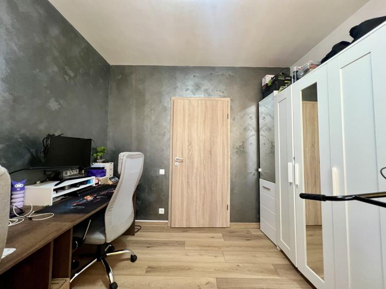 Apartament cu 3 camere semidecomandat, mobilat în UMT