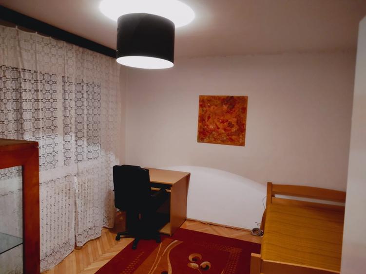 Apartament cu 3 camere semidecomandat, mobilat în Tătărași