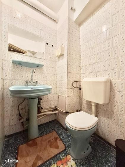 Apartament cu 4 camere semidecomandat, mobilat în Tei