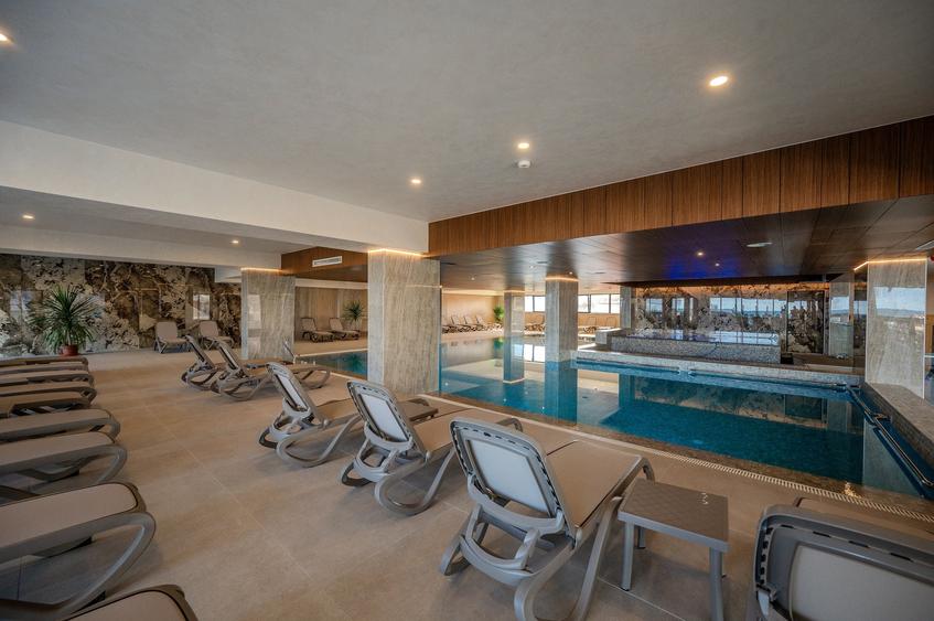 Apartament cu 3 camere decomandat în Mamaia-Sat