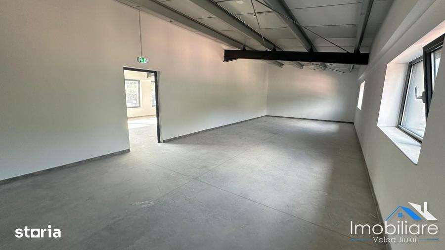 Spațiu comercial, de 550 mp, în Petros