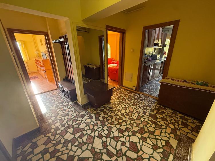 Apartament cu 2 camere decomandat în Trocadero