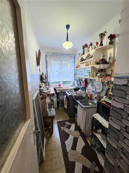 Apartament cu 3 camere semidecomandat în Groapa