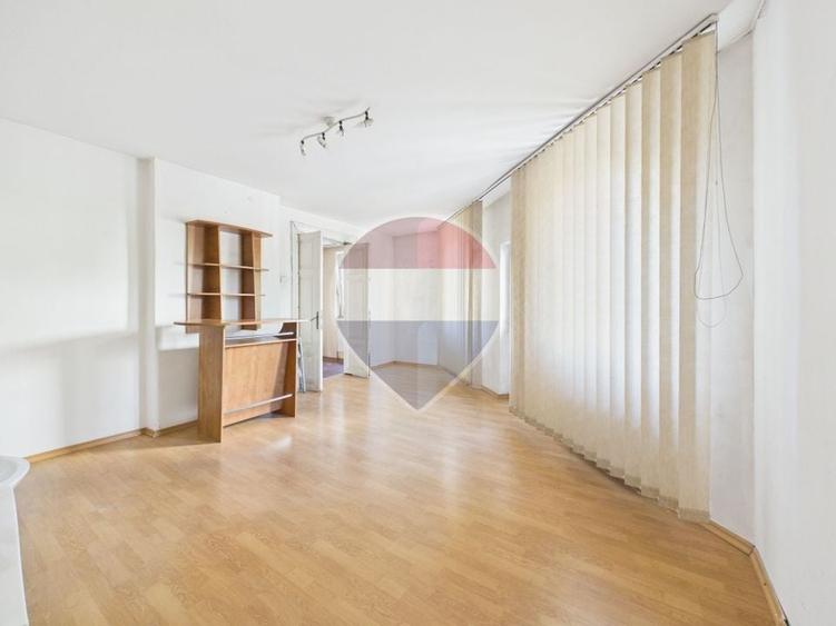 Casă cu 8 camere cu Teren 174 Mp în Nerva Traian