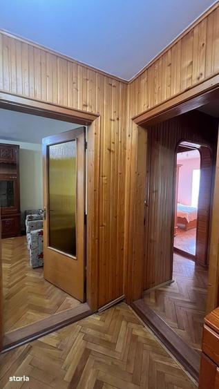 Apartament cu 4 camere decomandat în Central