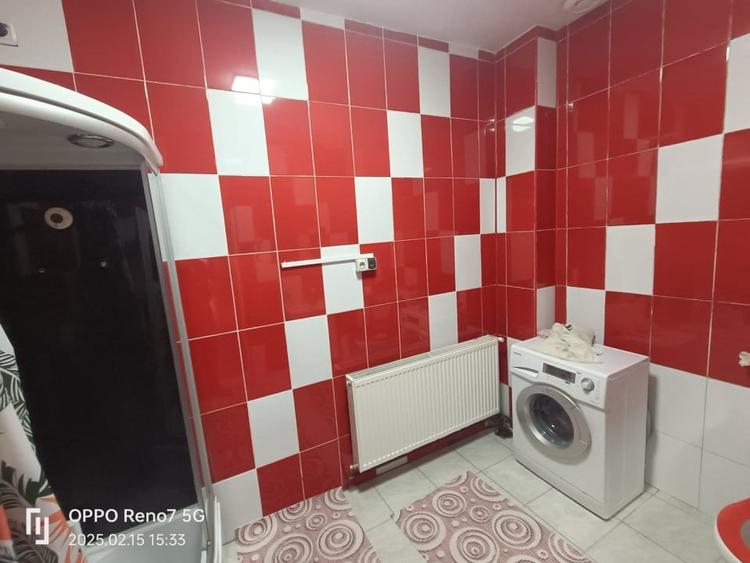 Casă individuală cu 11 camere cu Canalizare în Deda
