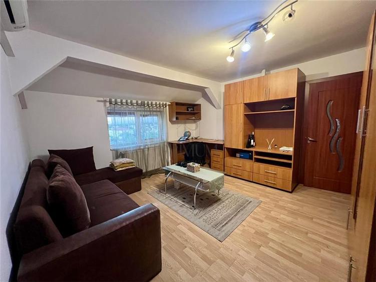 Apartament cu 2 camere semidecomandat, mobilat în Aradului
