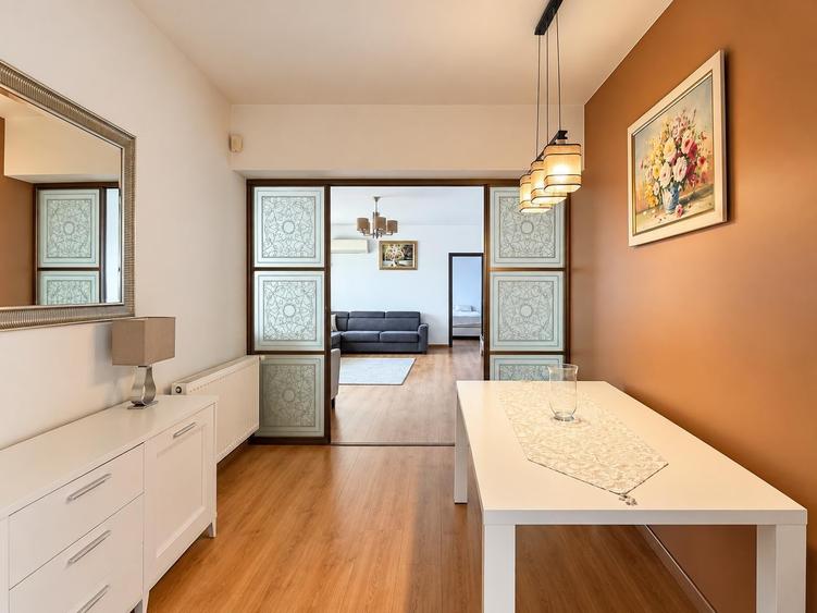 Apartament cu 4 camere semidecomandat, mobilat în Pipera