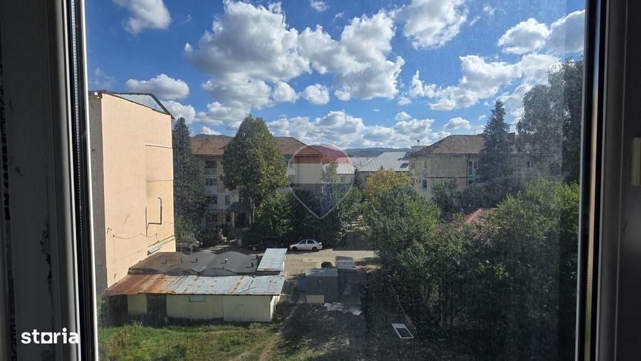 Apartament cu 2 camere semidecomandat în Coman