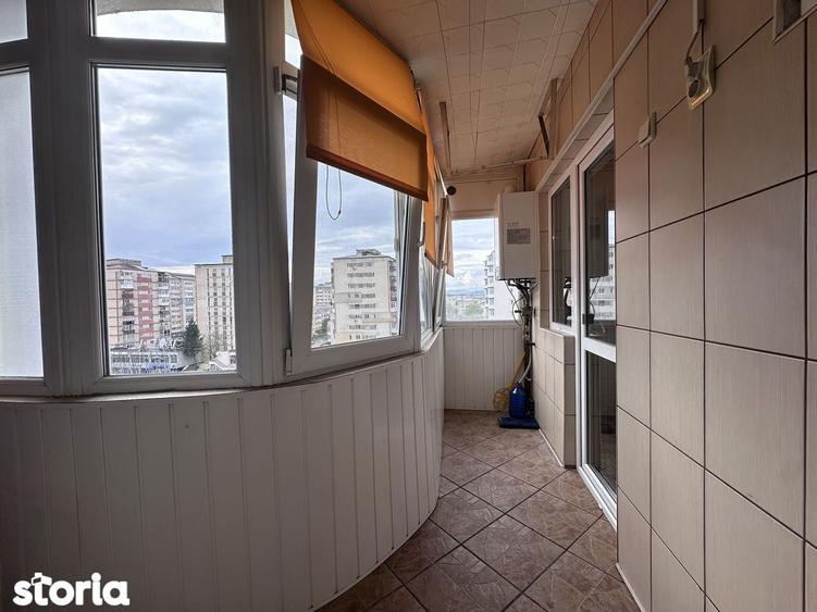 Apartament cu 4 camere decomandat în Micro 5