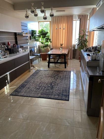 Apartament cu 4 camere decomandat în Central