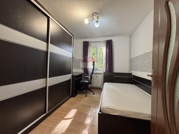 Apartament cu 3 camere semidecomandat, mobilat în Apusului