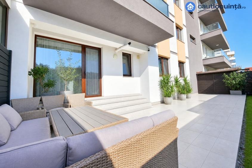 Apartament cu 3 camere semidecomandat în Sisești
