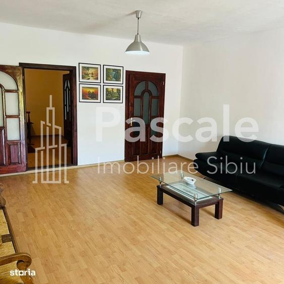 Casă cu 4 camere în Globu Craiovei
