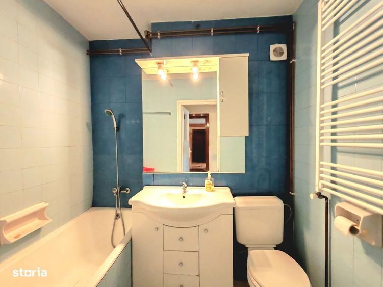 Apartament cu 3 camere semidecomandat în Complex Studențesc