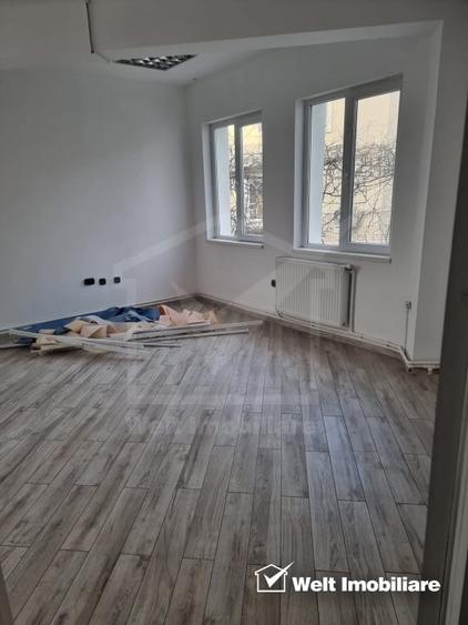 Casă individuală cu 14 camere cu Canalizare în Zorilor