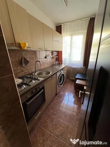 Apartament cu 3 camere semidecomandat în Găvana