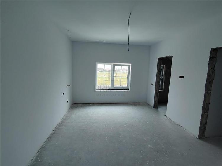 Duplex cu 5 camere cu Canalizare în Moșnița Nouă