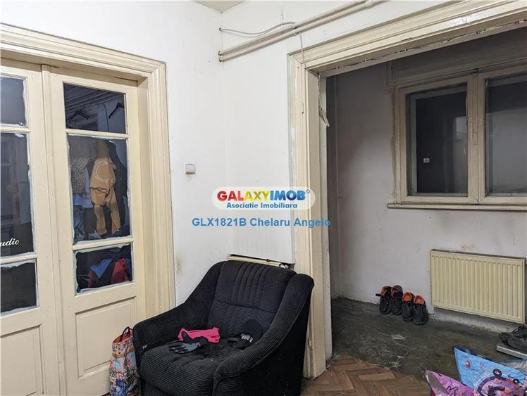 Casă cu 4 camere cu Garaj în Ferentari