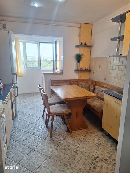 Apartament cu 3 camere semidecomandat în Crângași