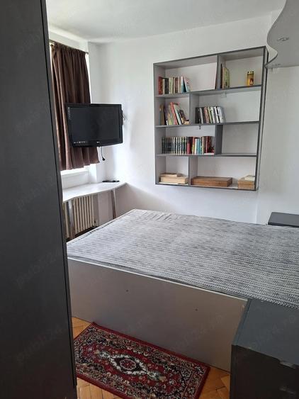 Apartament cu 3 camere semidecomandat în Mihai Bravu
