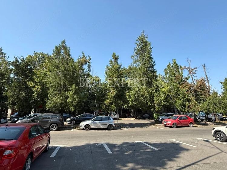 Apartament cu 3 camere decomandat în Titan