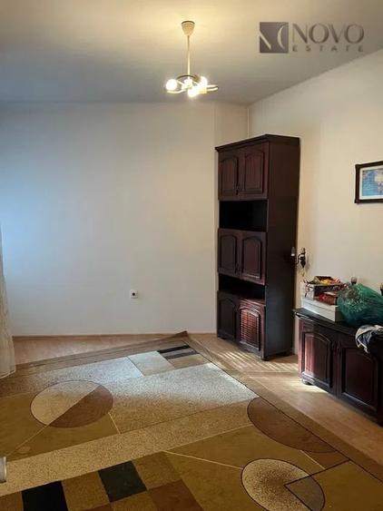 Apartament cu 4 camere decomandat, mobilat în P-ța Rosetti