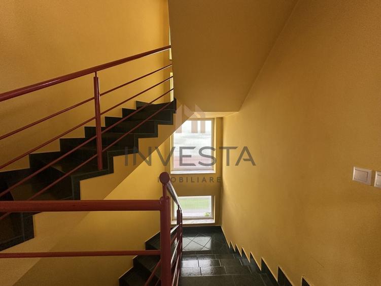 Casă individuală cu 7 camere cu Canalizare în Andrei Mureșanu