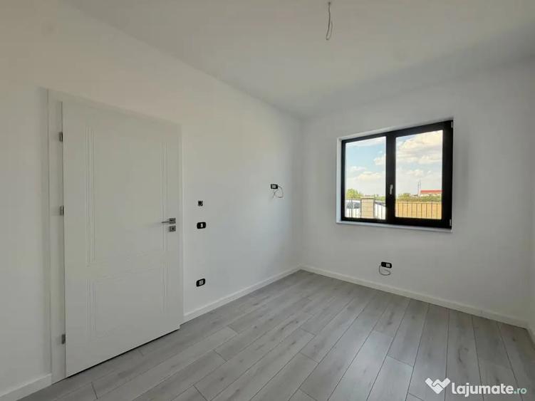 Casă cu 4 camere cu Teren 270 Mp în Giroc