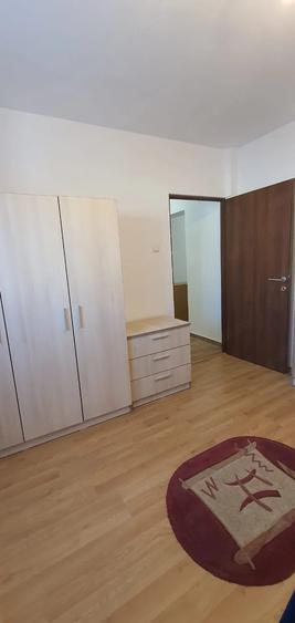 Apartament cu 3 camere decomandat în Colentina