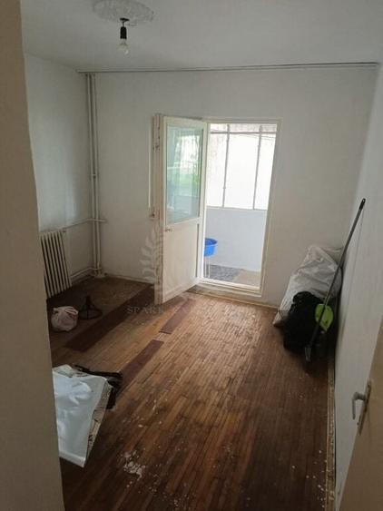Apartament cu 3 camere decomandat în Vest