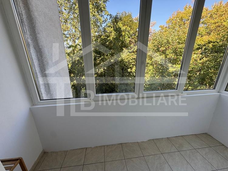 Apartament cu 3 camere decomandat în Cornișa