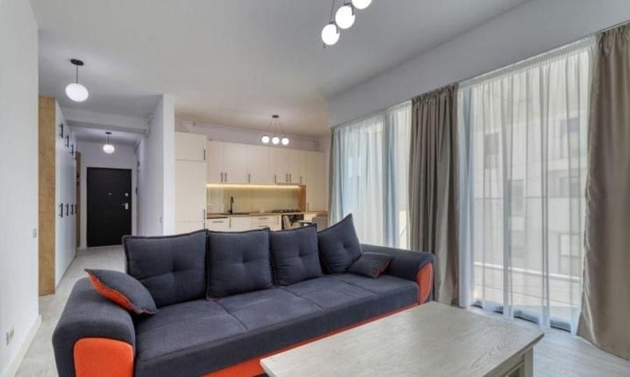 Apartament cu 3 camere semidecomandat, mobilat în Decebal