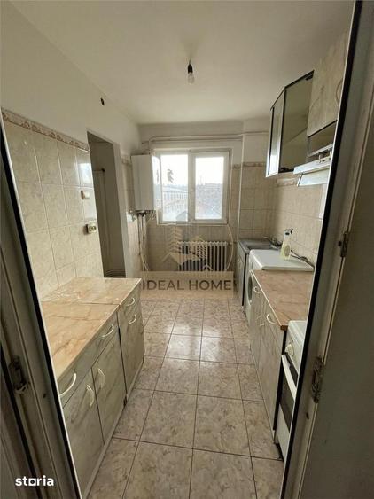 Apartament cu 3 camere decomandat în Podul de Piatră