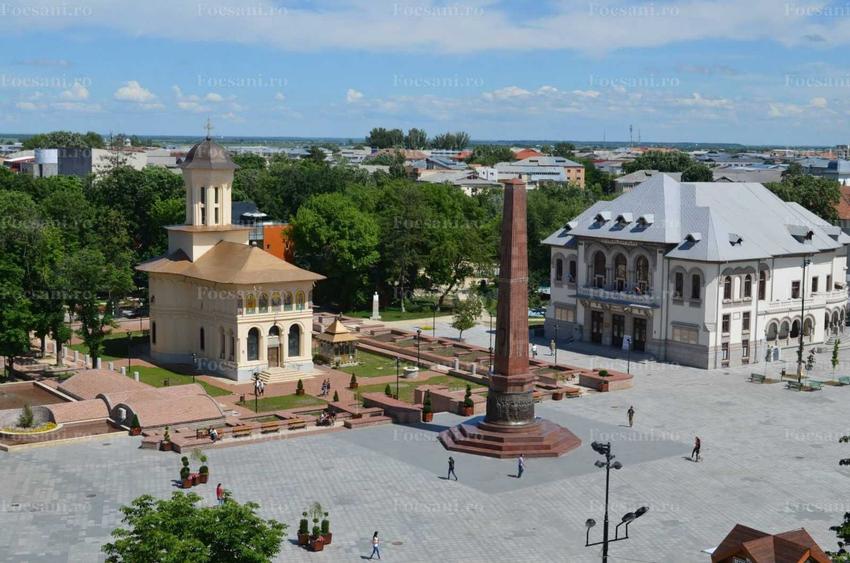 Apartament cu 4 camere decomandat în Central