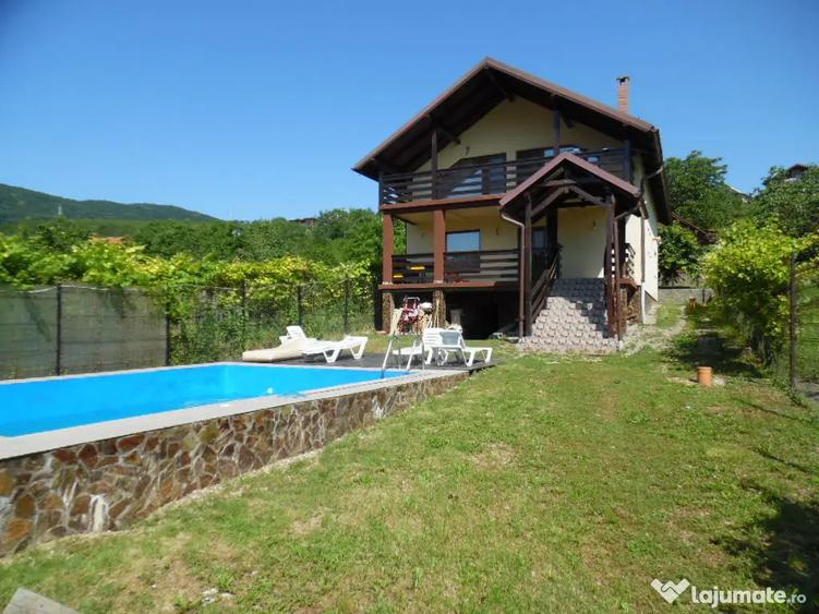 Casă cu 4 camere cu Teren 1700 Mp în Călugareni