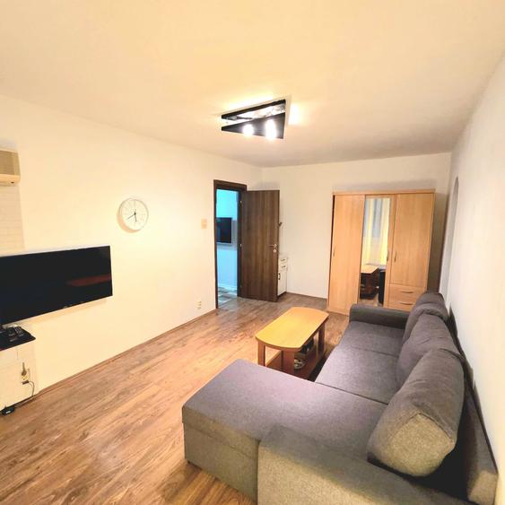 Apartament cu 3 camere semidecomandat în Iancului
