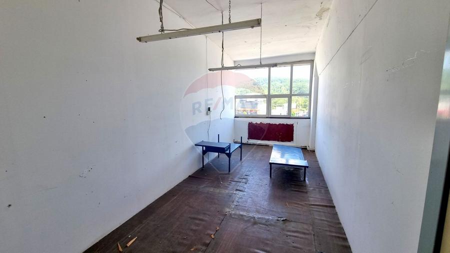 Spațiu comercial, de 370 mp, în Est