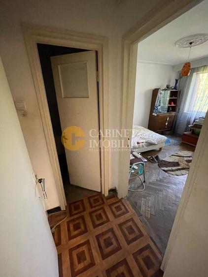 Apartament cu 3 camere semidecomandat în Tătărași