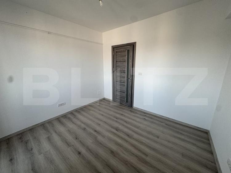Apartament cu 4 camere semidecomandat în Tătărași
