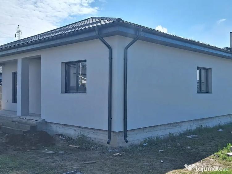 Casă cu 5 camere în Albești