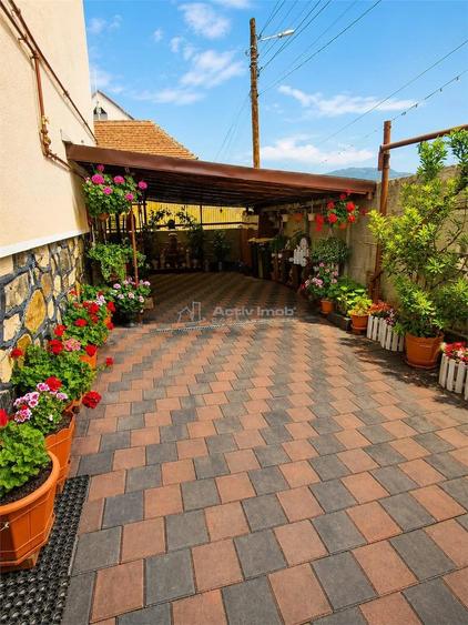 Casă cu 6 camere cu Teren 250 Mp în Colonia Tălmaciu