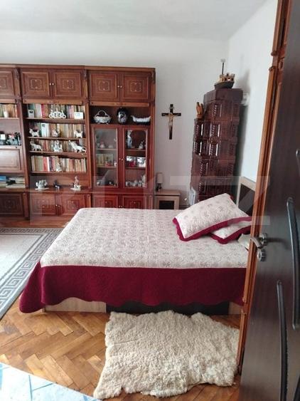 Casă individuală cu 6 camere cu Teren 3500 Mp în Florești