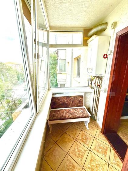 Apartament cu 3 camere semidecomandat, mobilat în Girocului