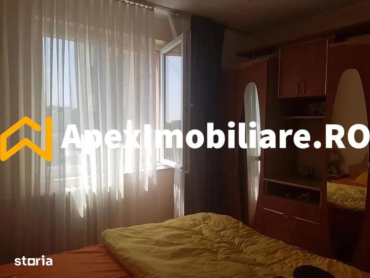 Apartament cu 3 camere decomandat în Tei