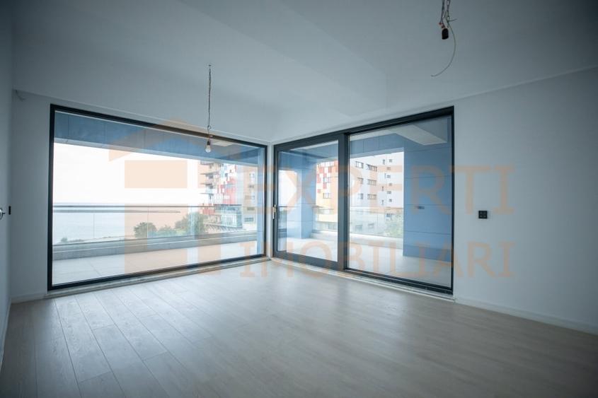 Apartament cu 3 camere decomandat în Faleza Nord