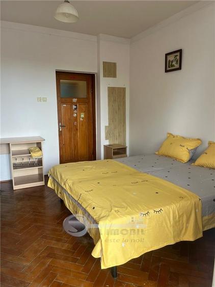 Casă cu 6 camere cu Teren 600 Mp în Sărărie