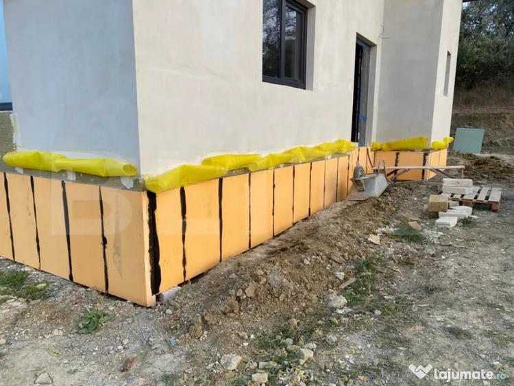 Casă cu 4 camere cu Teren 500 Mp în Central