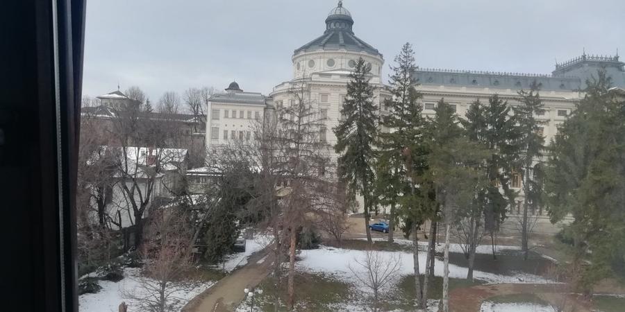 Garsonieră semidecomandată, mobilată în P-ța Unirii